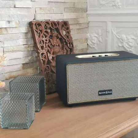 Des Roses, Comme A La Maison *