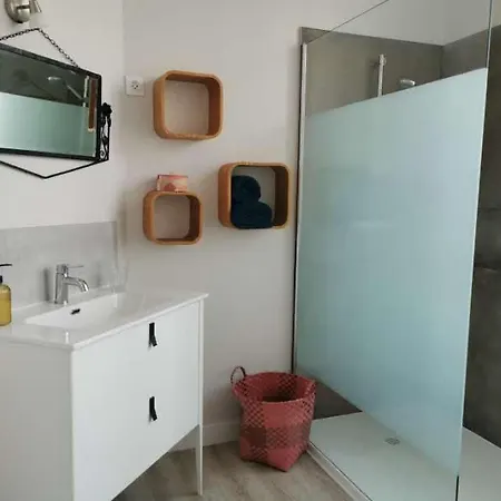 Des Roses, Comme A La Maison Cherbourg-en-Cotentin