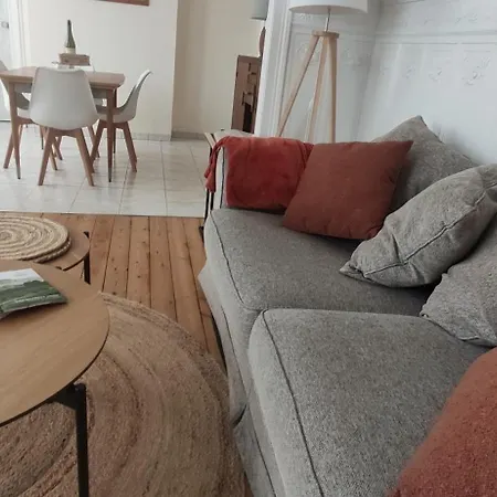 Des Roses, Comme A La Maison Cherbourg-en-Cotentin