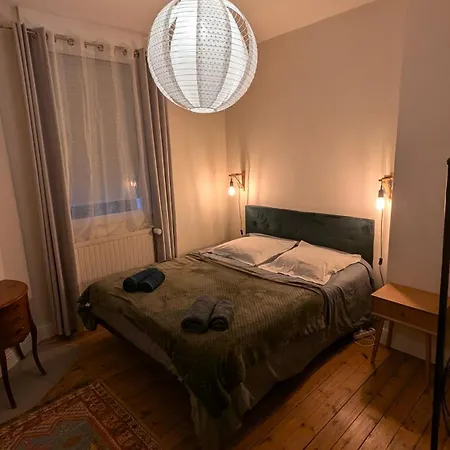 Des Roses, Comme A La Maison Cherbourg-en-Cotentin