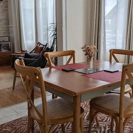 Des Roses, Comme A La Maison