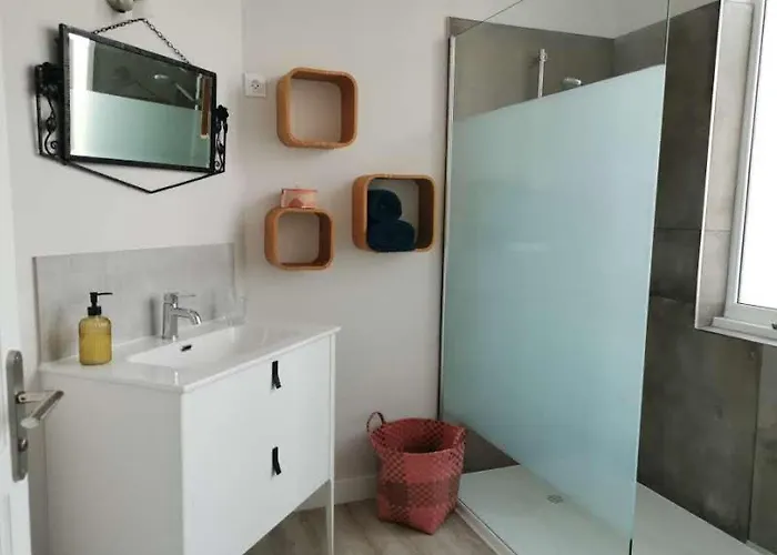 Des Roses, Comme A La Maison Cherbourg-en-Cotentin