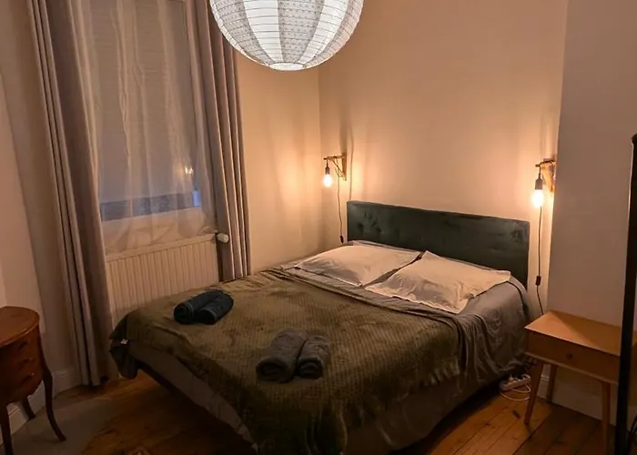 Des Roses, Comme A La Maison Cherbourg-en-Cotentin