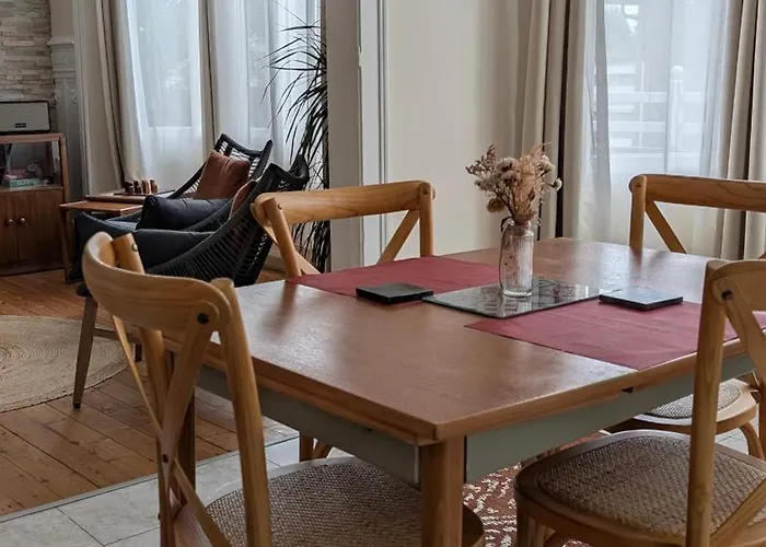 Des Roses, Comme A La Maison