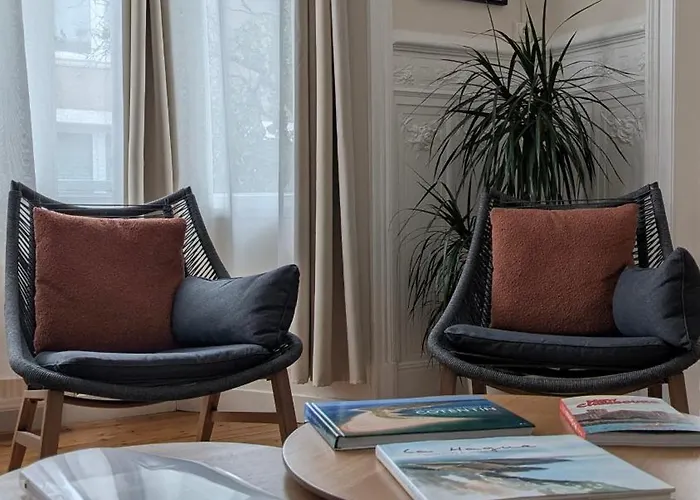 Des Roses, Comme A La Maison Apartment